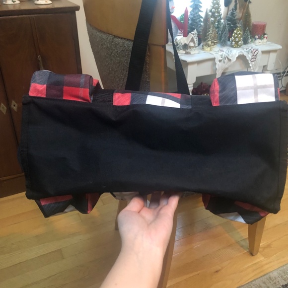 Thirty-One Buffalo Plaid Tote bag/weekender - Picture 4 of 14